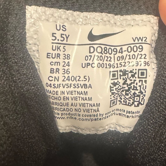 Nike Kids Kyrie Flytrap 6 'Black White' - Picture 12 of 12